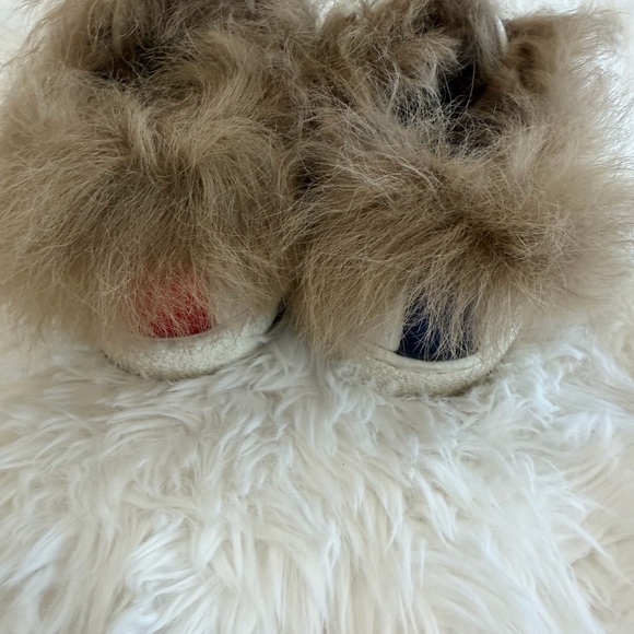 Gucci Ace Embroidered Bee ,Fur-Lined
Sneakers - Size 35 US 5 - Picture 7 of 14